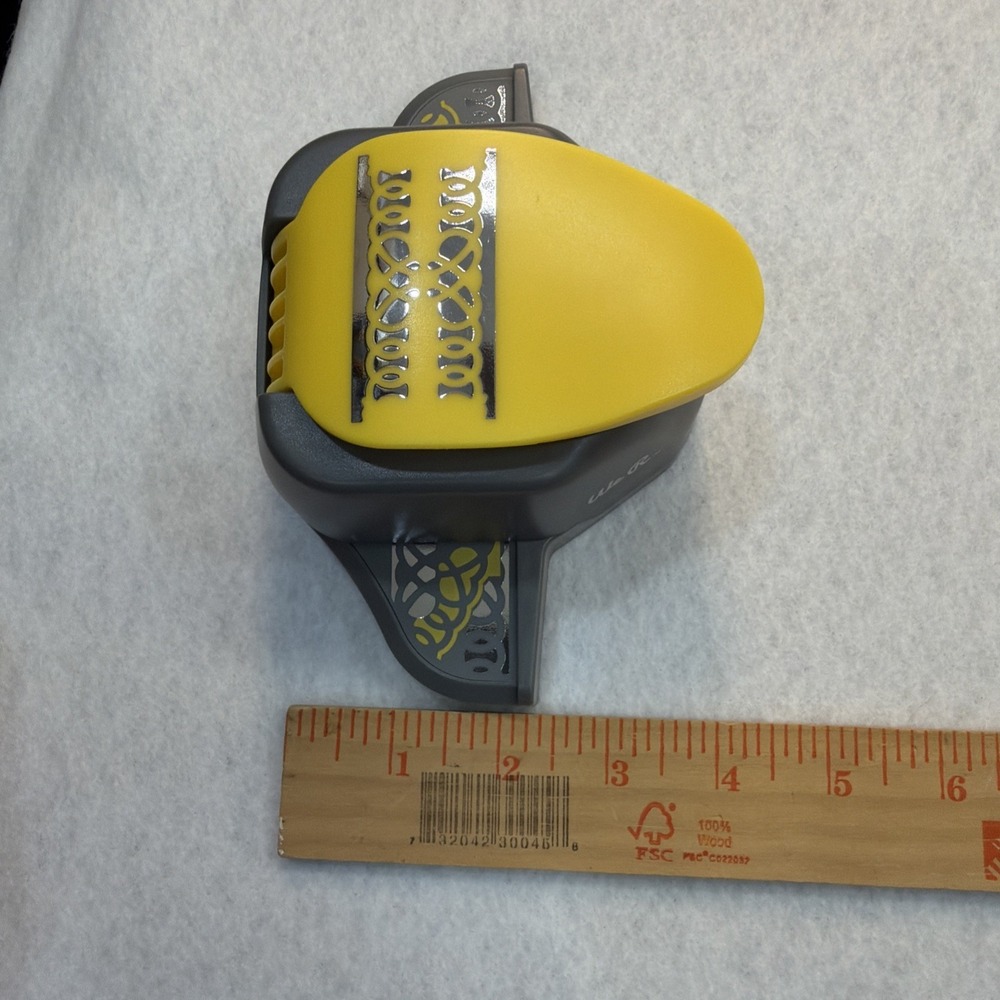 We R Memory Keepers Edge Border Paper Punch LOOP NEW - Picture 13 of 16